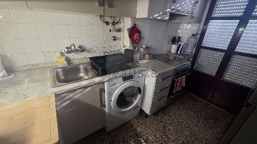 Apartamento T3 à venda na Rua Francisco Alberto Cutileiro