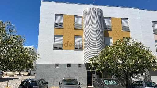 Apartamento T2 à venda na Rua Cosme Delgado, 24