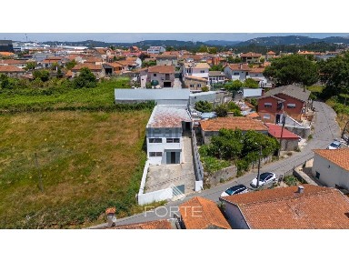 Arrendamento de armazém na Rua Faria de Cima