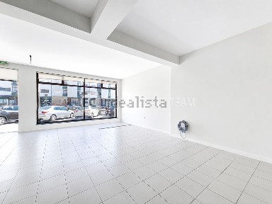 Arrendamento de espaço comercial na Rua de Viseu, 45 a