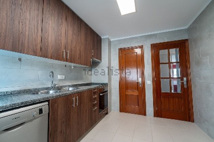 Apartamento T4 à venda na Rua General Humberto Delgado, 34