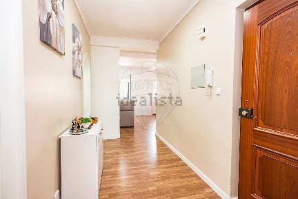 Apartamento T3 à venda na Rua António Coelho de Oliveira