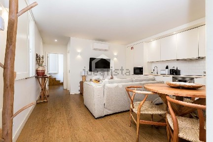 Apartamento T1 à venda no Largo dos Penedos, 8