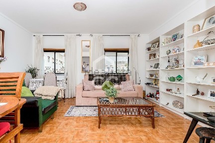 Apartamento T3 à venda na Rua Padre António Vieira, 8