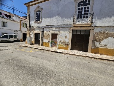 Apartamento T1 à venda na Rua Dom António de Melo de Castro