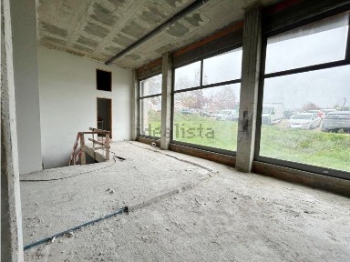 Arrendamento de espaço comercial no Bairro do Liceu - 5 Bicas