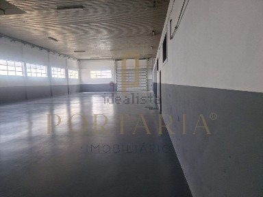 Arrendamento de armazém na Rua da Paz