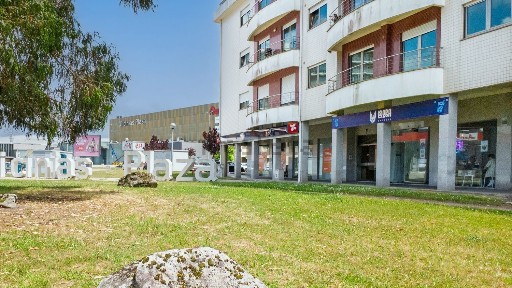 Cafetaria, negócio de restauração para trespasse na Rua Direita de Aradas, 1