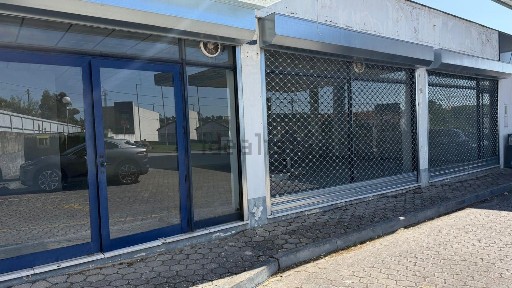 Arrendamento de espaço comercial na Rua Principal