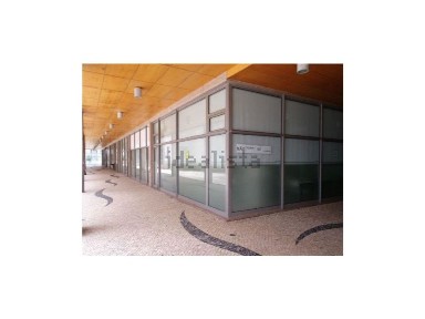 Arrendamento de espaço comercial no Bairro do Liceu - 5 Bicas