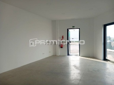 Arrendamento de armazém em Esgueira