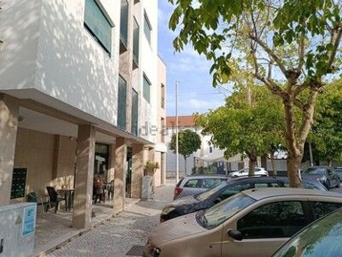 Pastelaria, pizzaria para trespasse na Rua do Repouso, 27
