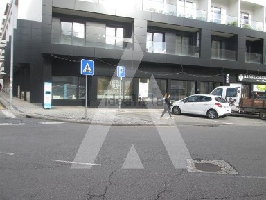 Arrendamento de espaço comercial na Avenida de Oita