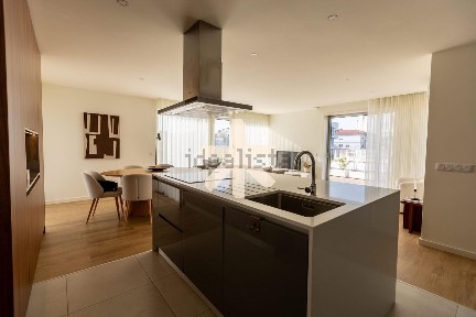 Arrendamento de duplex na Rua do Jornal o Comércio do Porto