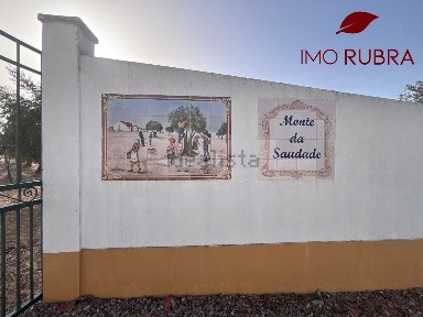 Moradia independente à venda em Vale de Freixo - Casa Branca