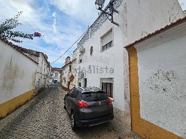 Moradia independente à venda na Rua do Castelo