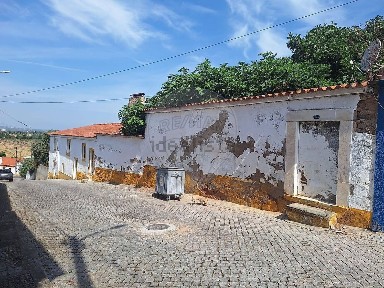 Moradia independente à venda em Figueira e Barros