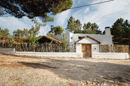 Casa de aldeia à venda na Rua António Prates Ribeiro, 5