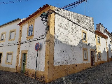 Moradia independente à venda em Crato e Mártires