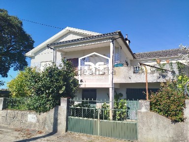 Cabanas de Viriato, Rua Canadas, 19