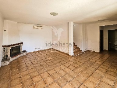 Casa ou moradia à venda na Rua Elvino José Jantarão, 15