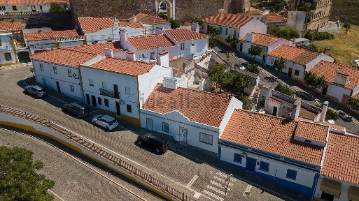 Moradia independente à venda na Rua Outeiro da Saudade