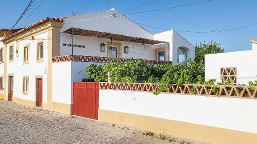 Moradia independente à venda em Nossa Senhora Graça Póvoa Meadas