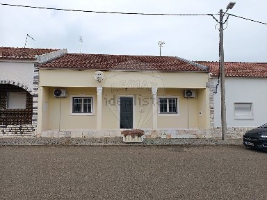 Moradia independente à venda em São Saturnino