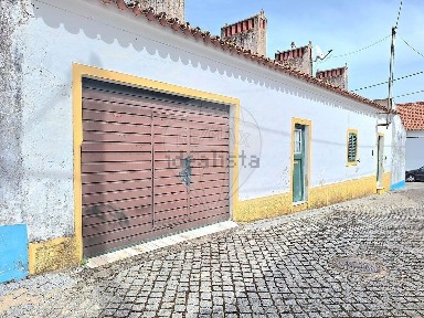 Moradia independente à venda na Rua Rodrigues de Freitas, 2