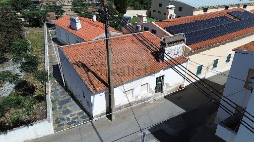 Moradia independente à venda na Rua das Piçarras