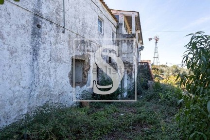 Moradia geminada à venda na Estrada da Serra s/n