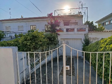Moradia geminada à venda na Avenida Dom Sancho Manuel s/n