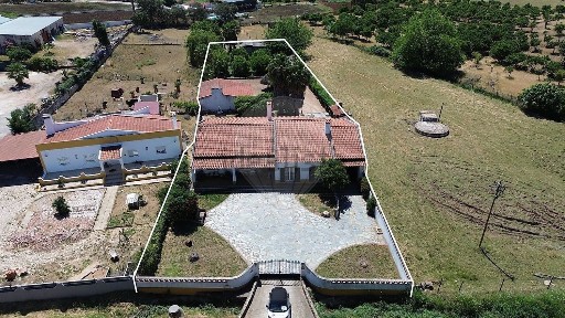 Moradia independente à venda em São Brás e São Lourenço