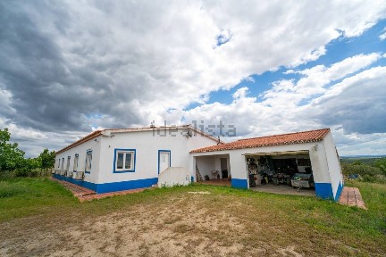 Moradia independente à venda em Quinta dos Catos s/n