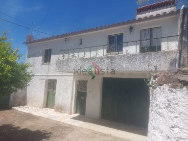 Moradia em banda à venda em São Salvador da Aramenha
