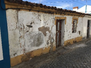 Moradia independente à venda na Rua de Traz