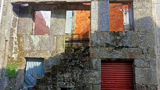 Moradia em banda à venda na Rua Capela, 29