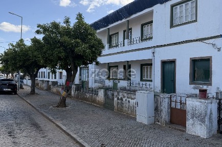 Moradia independente à venda na Rua Machado dos Santos, 58