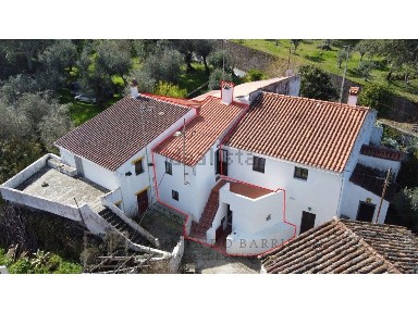 Moradia geminada à venda em Santa Maria de Marvão