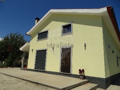 Moradia independente à venda em Moimenta Maceira Dão
