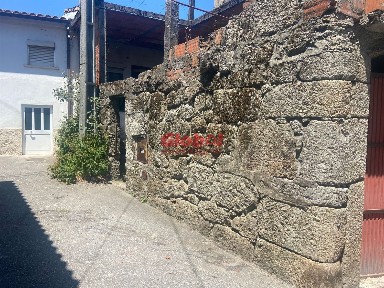 Moradia independente à venda em São João de Lourosa
