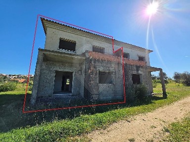 Moradia independente à venda em Figueira e Barros
