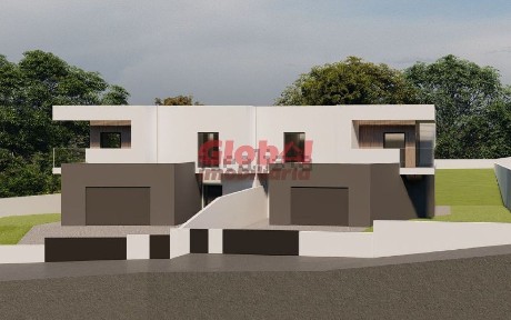 Moradia geminada à venda em São João de Lourosa