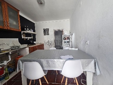 Moradia independente à venda na Rua D Afonso Henriques