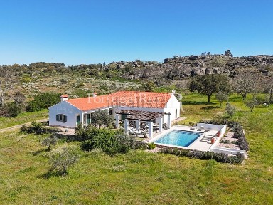 Quinta à venda em Santiago Maior