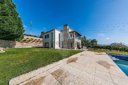 Santar, Avenida Viscondessa de Taveiro