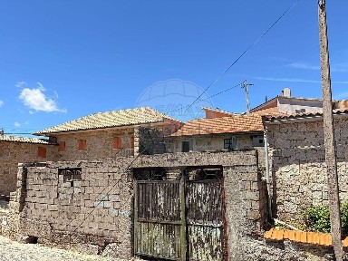 Moradia independente à venda em Monteiras