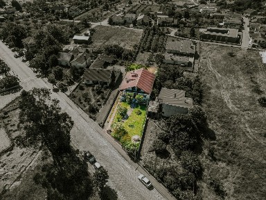 Moradia independente à venda na Avenida Infante Dom Henrique, 121
