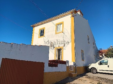 Moradia independente à venda na Rua da Tapada de Cima