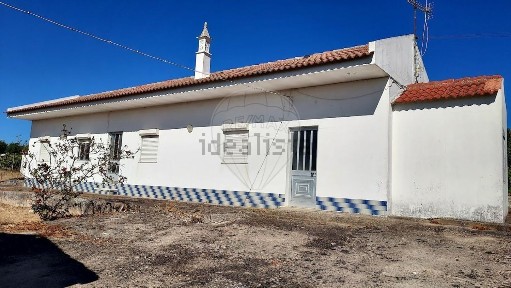 Moradia independente à venda na Rua das Fontainhas